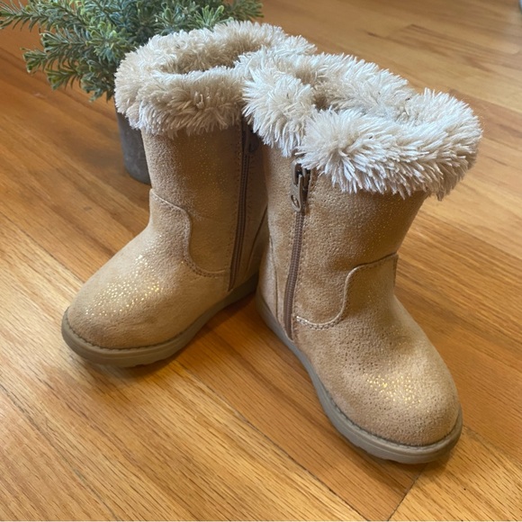 4/$21 Size 6 Cat & Jack - Fuzzy Winter Boots - Picture 1 of 2